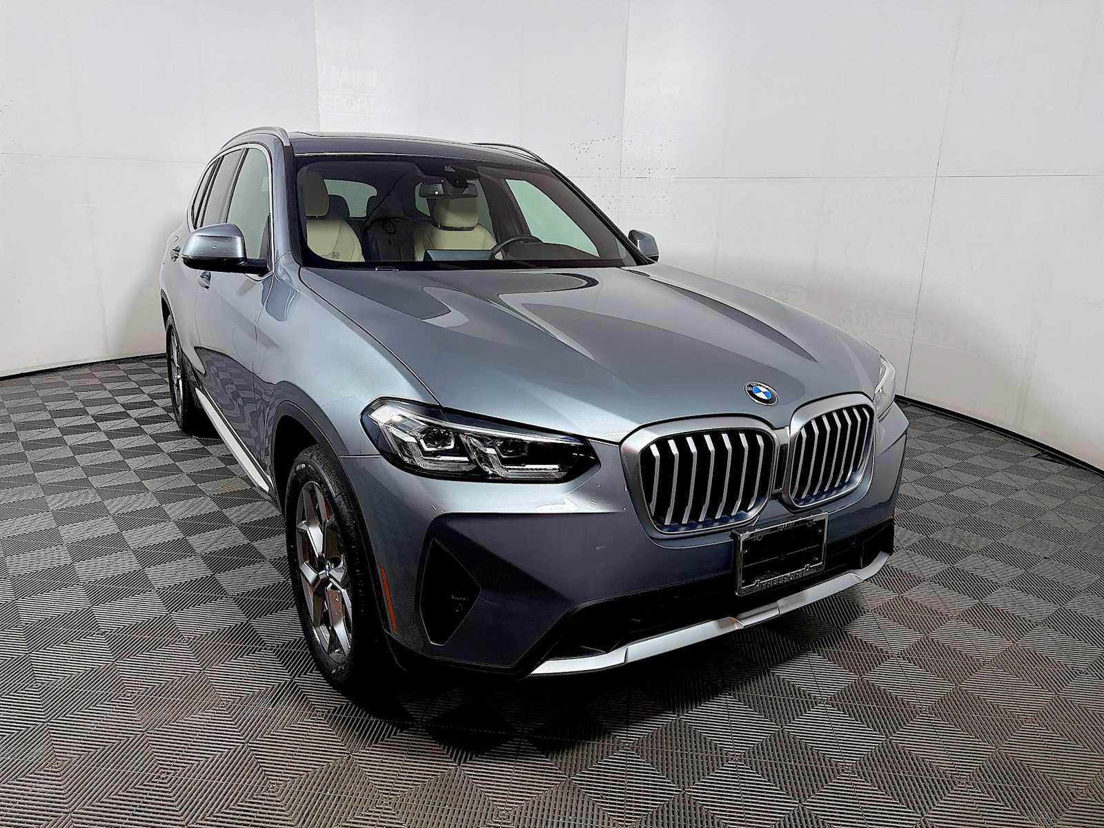 Certified 2024 BMW X3 xDrive30i w/ Convenience Package AWD/4WD image 2