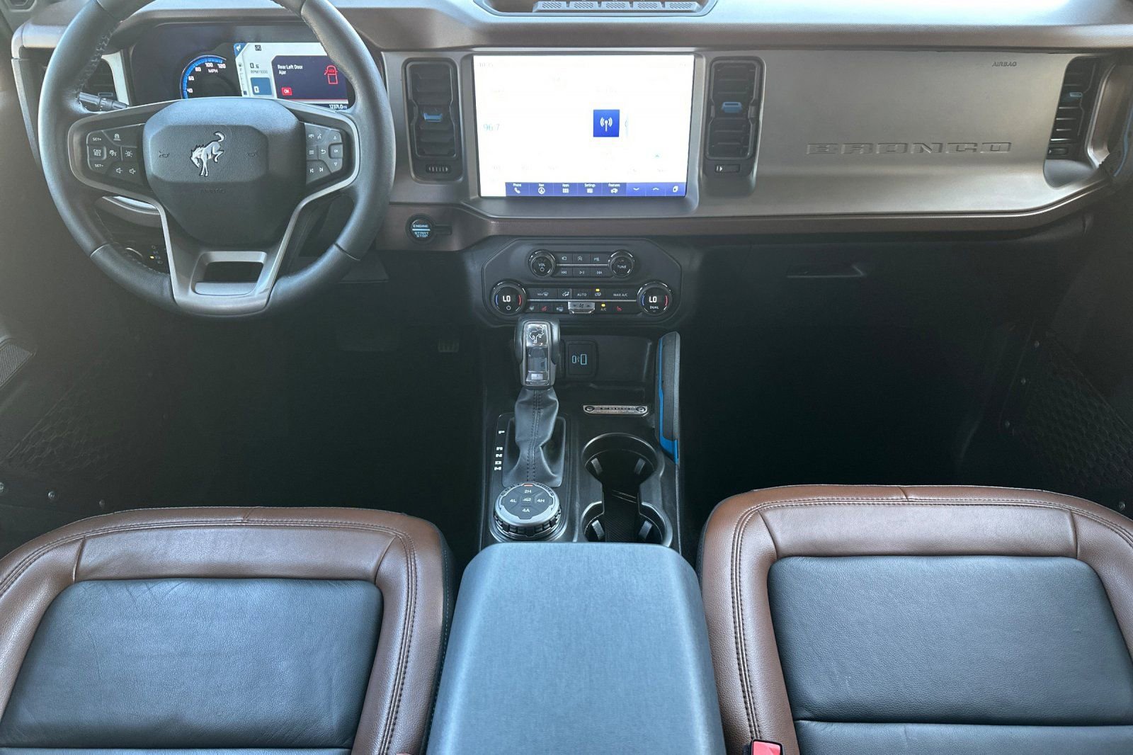 Used 2023 Ford Bronco Outer Banks w/ Sasquatch Package AWD/4WD image 13