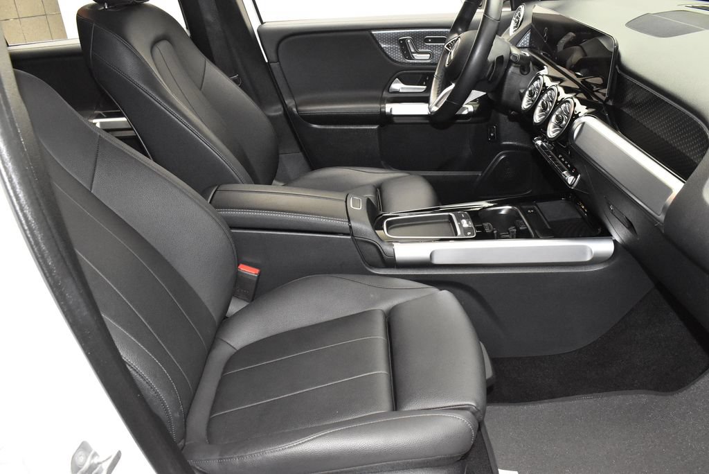 Used 2025 Mercedes-Benz GLB 250 4MATIC image 24