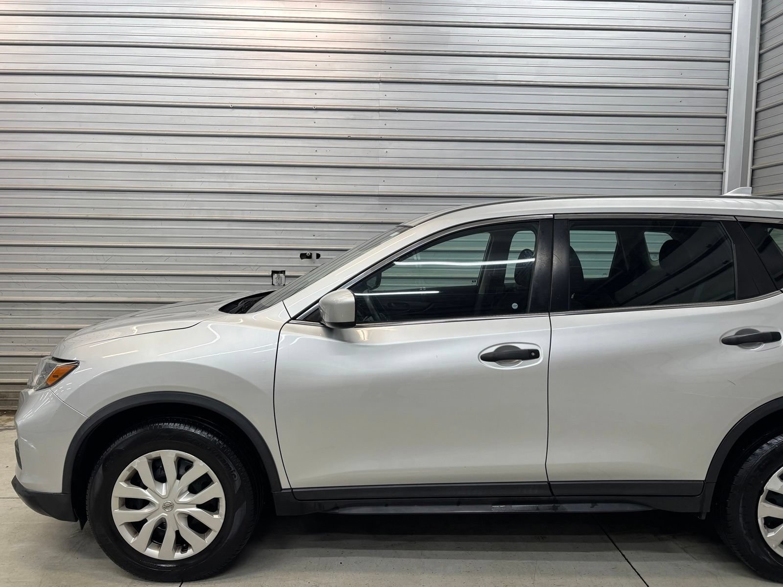 Used 2019 Nissan Rogue S AWD/4WD image 3