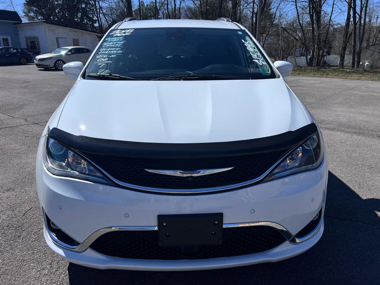 Used 2018 Chrysler Pacifica Touring-L w/ Advanced Safetytec Group image 2