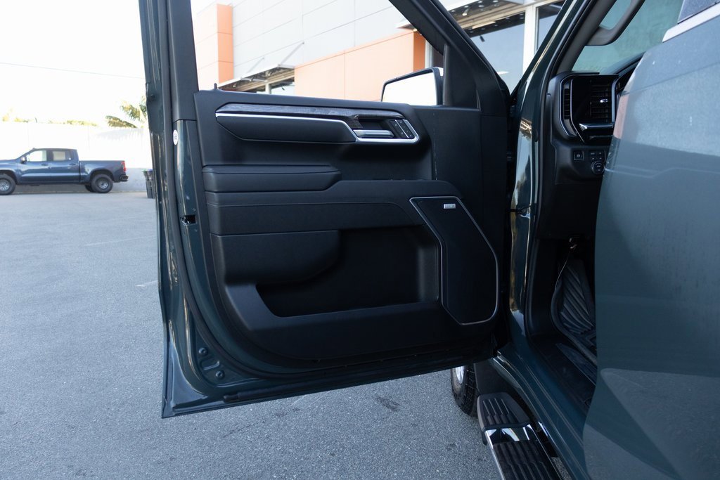 Used 2025 Chevrolet Silverado 1500 LTZ w/ LTZ Premium Package image 16