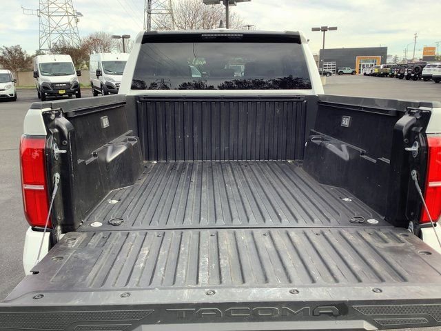 Used 2025 Toyota Tacoma SR5 image 31