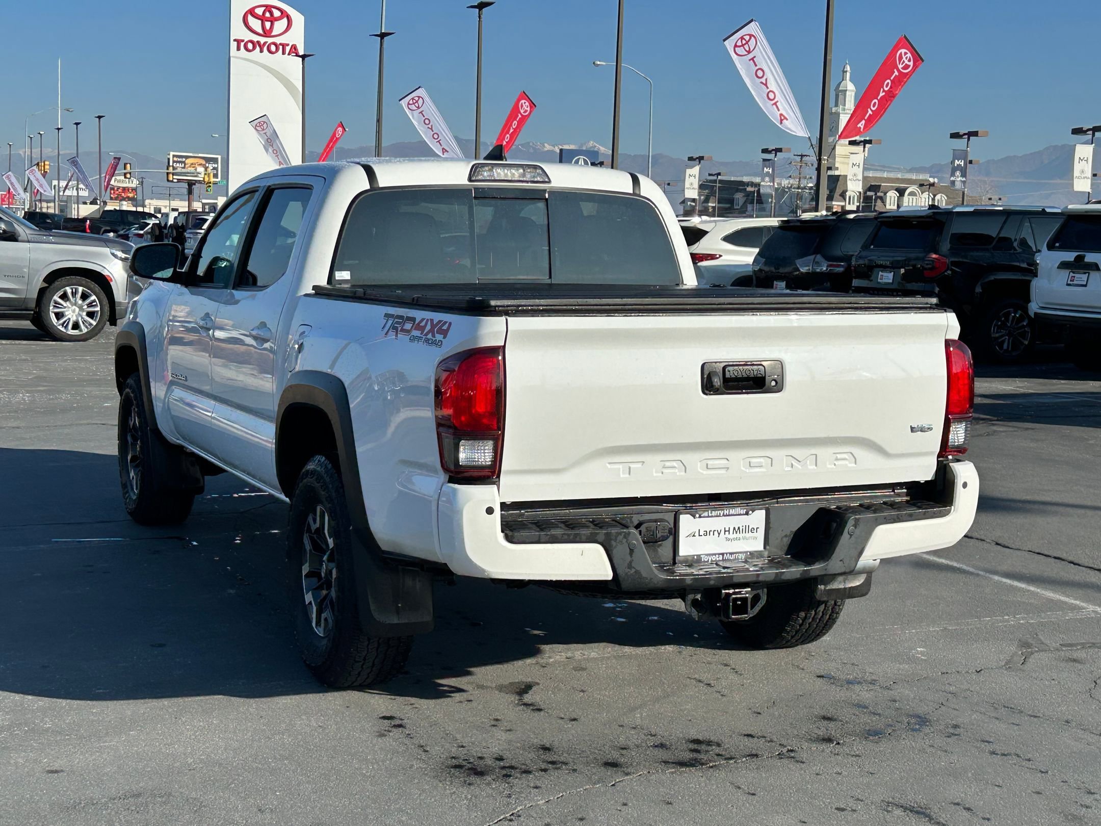 Used 2018 Toyota Tacoma TRD Off-Road image 3