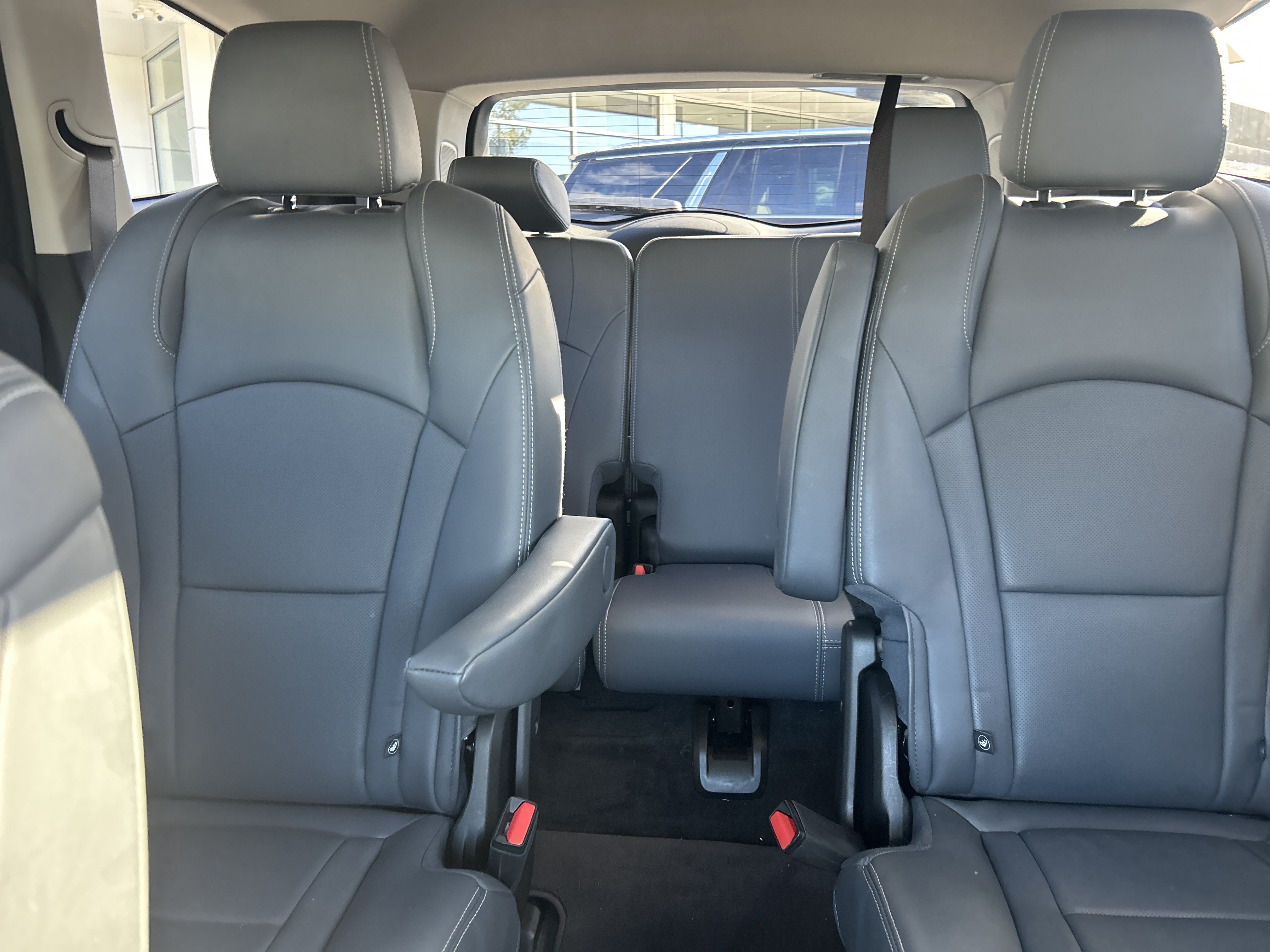 Used 2021 Buick Enclave Essence w/ Sound and Sites Package AWD/4WD image 25