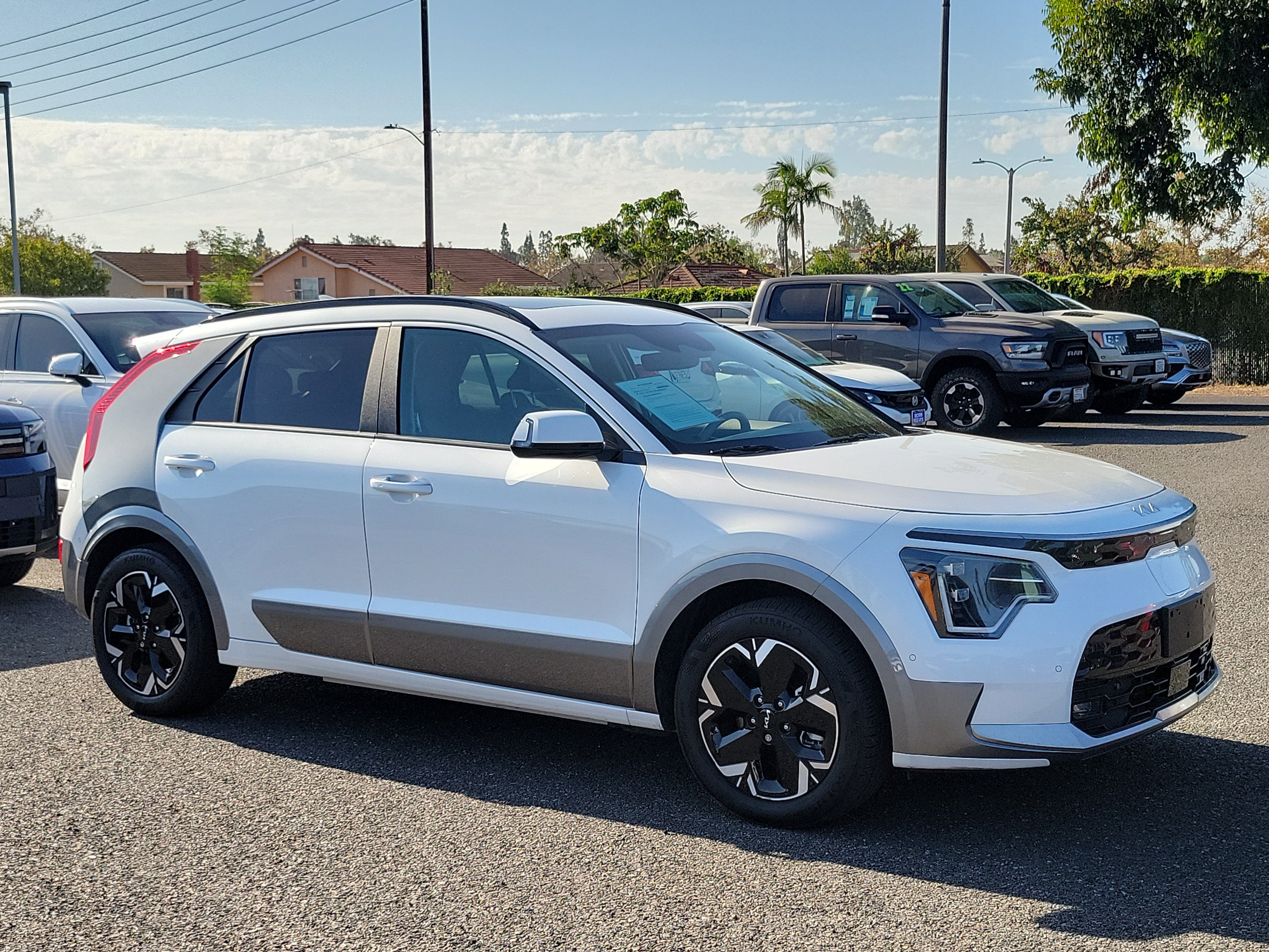 Used 2024 Kia Niro Wave w/ Wave Preserve Package FWD image 7