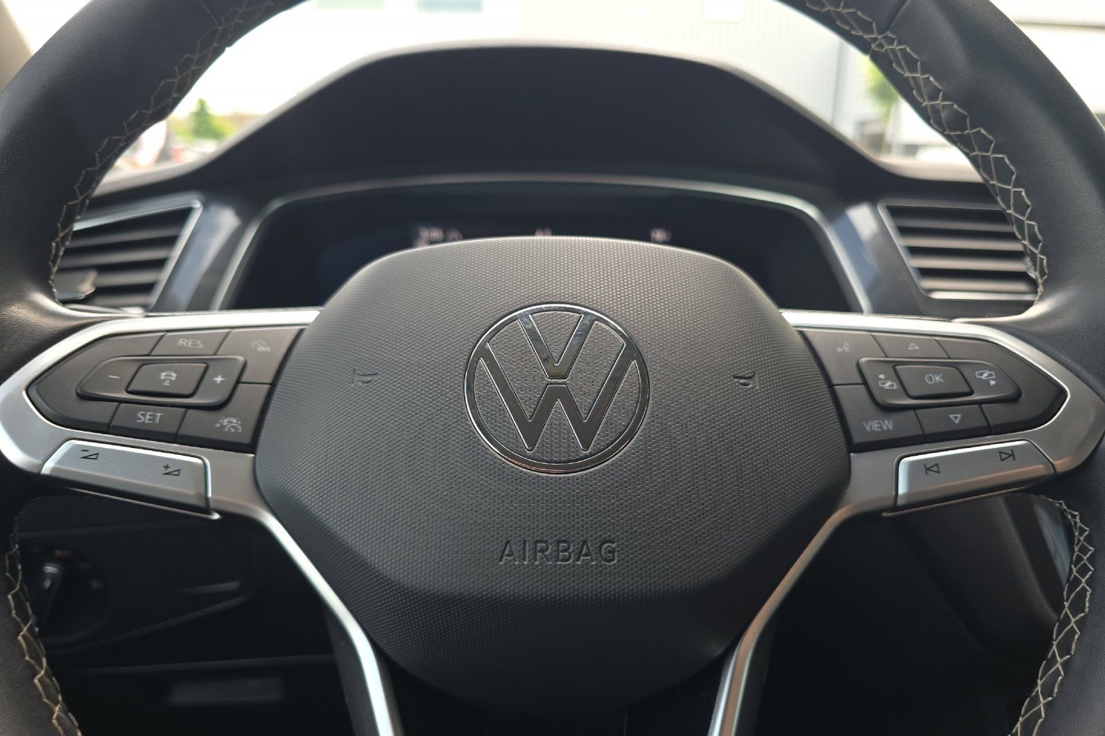Used 2023 Volkswagen Tiguan SE AWD/4WD image 25