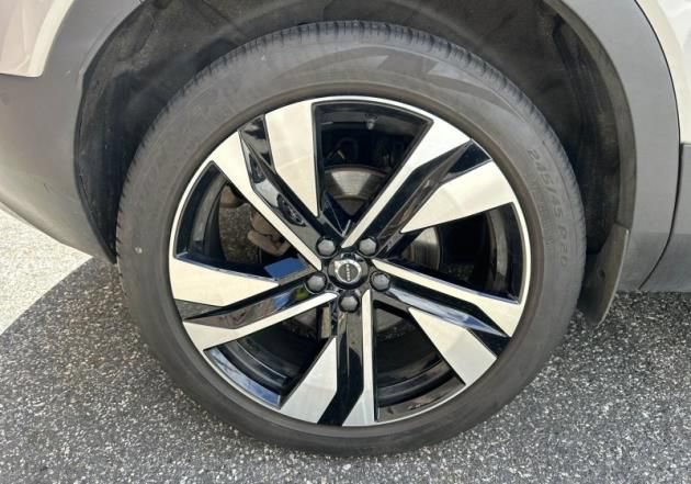 Certified 2023 Volvo XC40 B5 Plus w/ Driver Assist Package AWD/4WD image 17