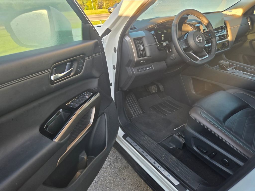 Used 2024 Nissan Pathfinder Platinum w/ Cargo Package FWD image 6