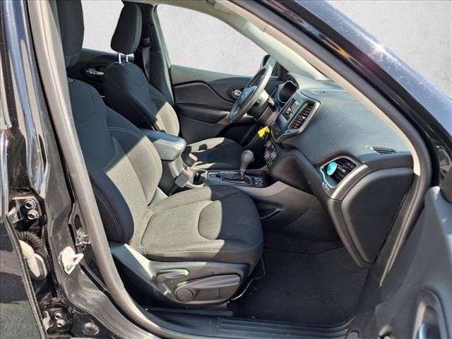 Used 2019 Jeep Cherokee Latitude w/ Popular Appearance Group FWD image 13