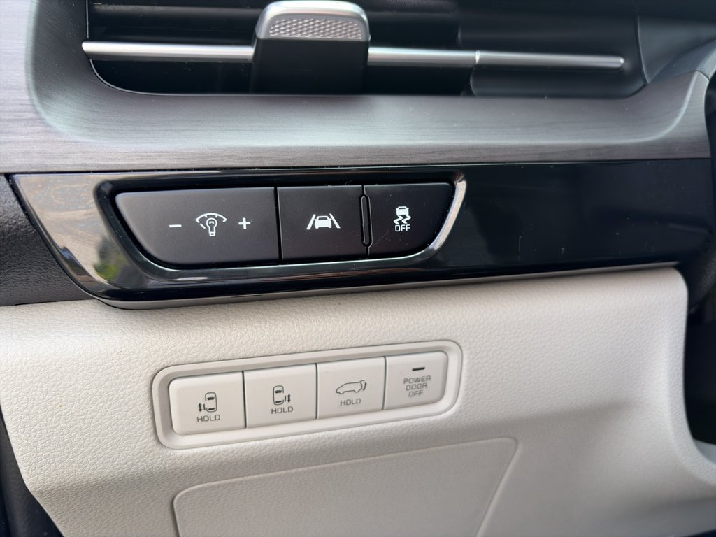 Used 2023 Kia Carnival SX FWD image 7