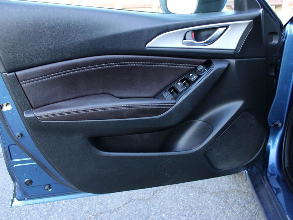 Used 2018 MAZDA MAZDA3 Touring image 9