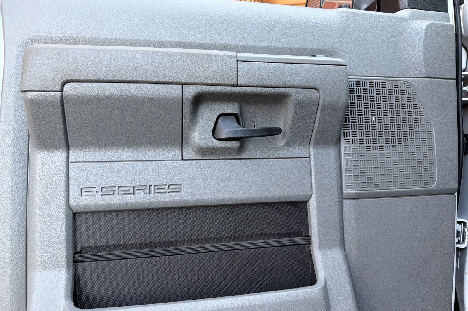 Used 2011 Ford E-350 and Econoline 350 XLT image 11