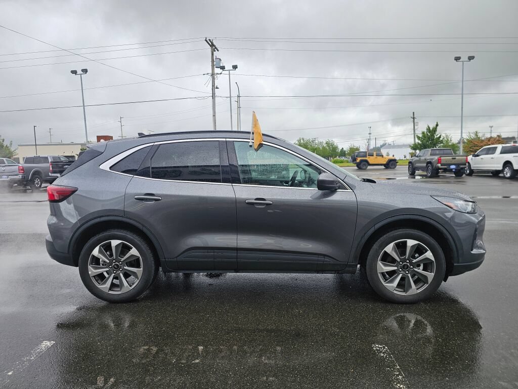 Certified 2025 Ford Escape Platinum AWD/4WD image 5