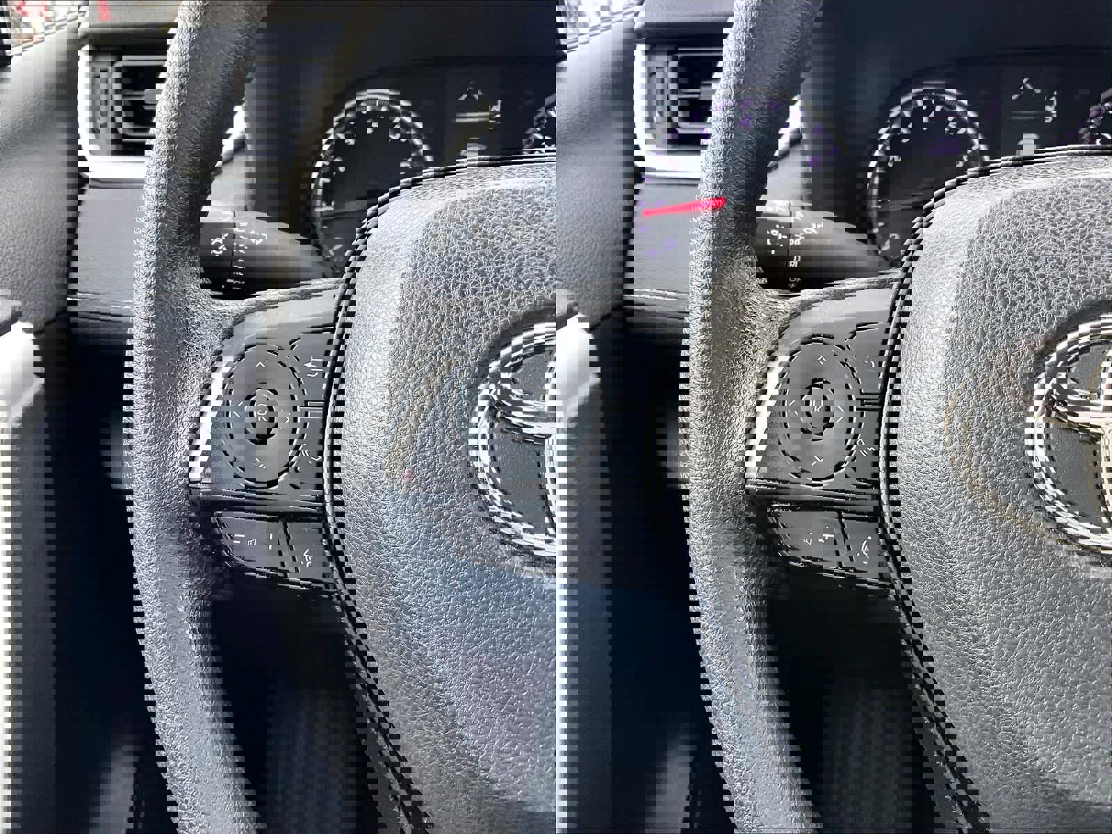 Used 2022 Toyota RAV4 LE image 23