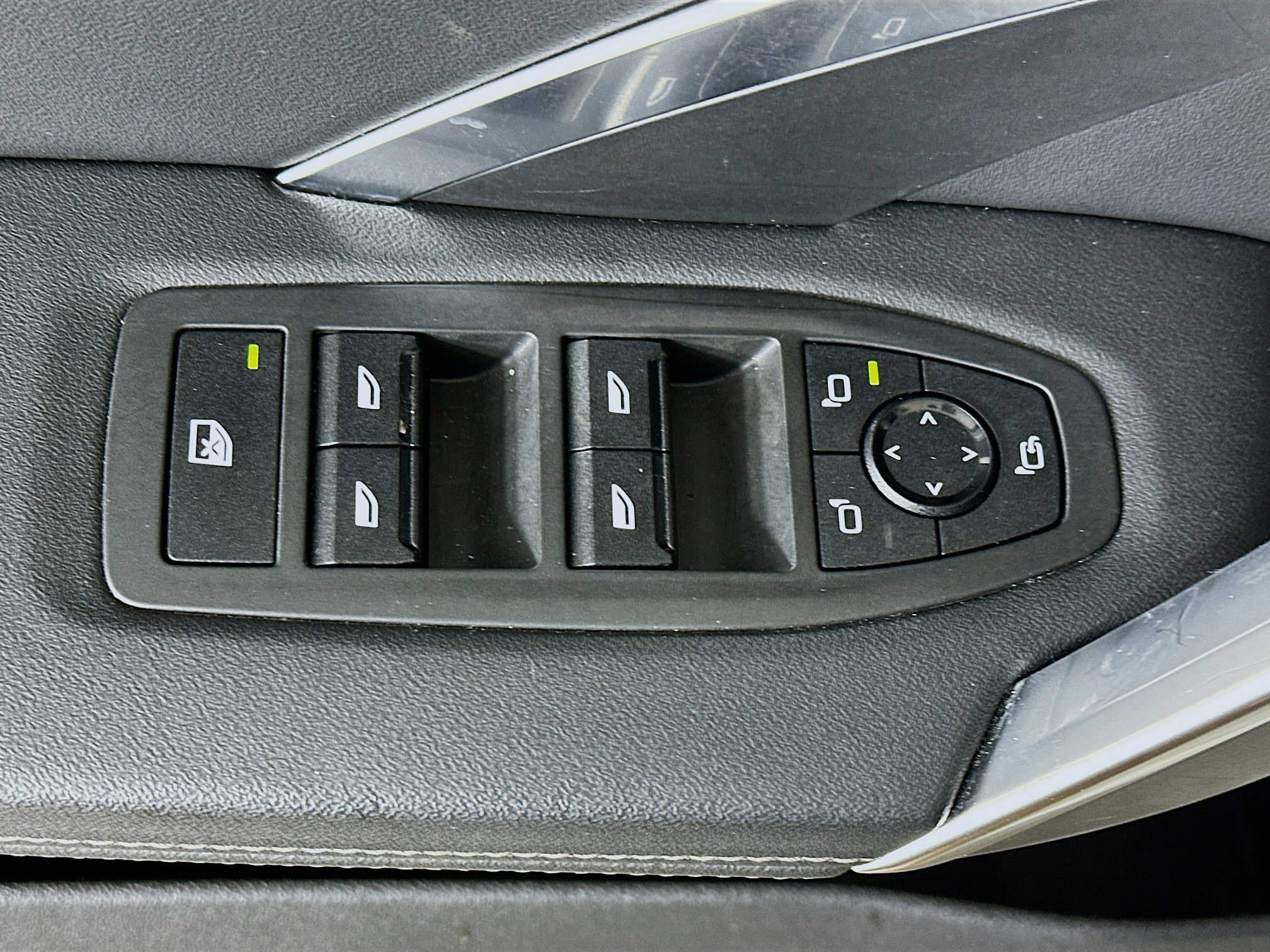 Used 2025 BMW X2 xDrive28i image 15