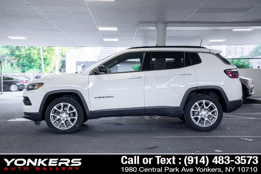 Used 2023 Jeep Compass Latitude w/ Sun and Sound Group AWD/4WD image 11