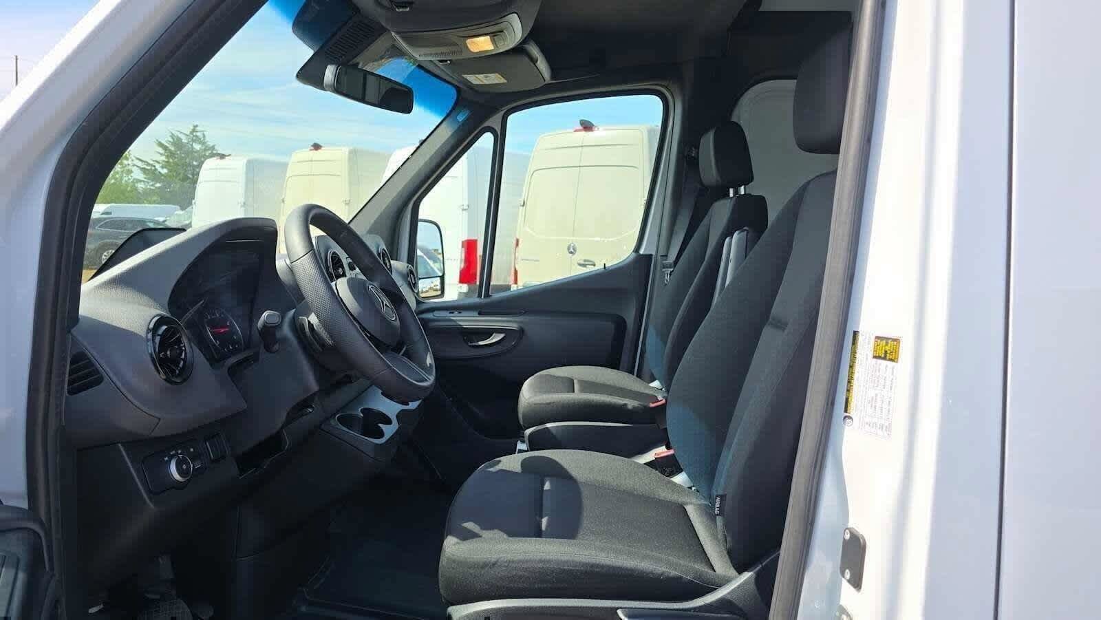 Used 2025 Mercedes-Benz Sprinter 2500 image 23