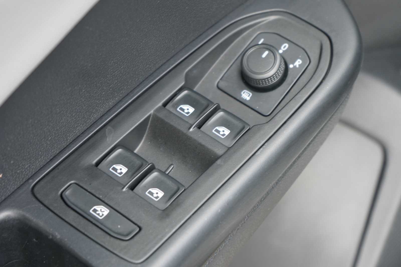 Used 2022 Volkswagen Taos SE FWD image 18