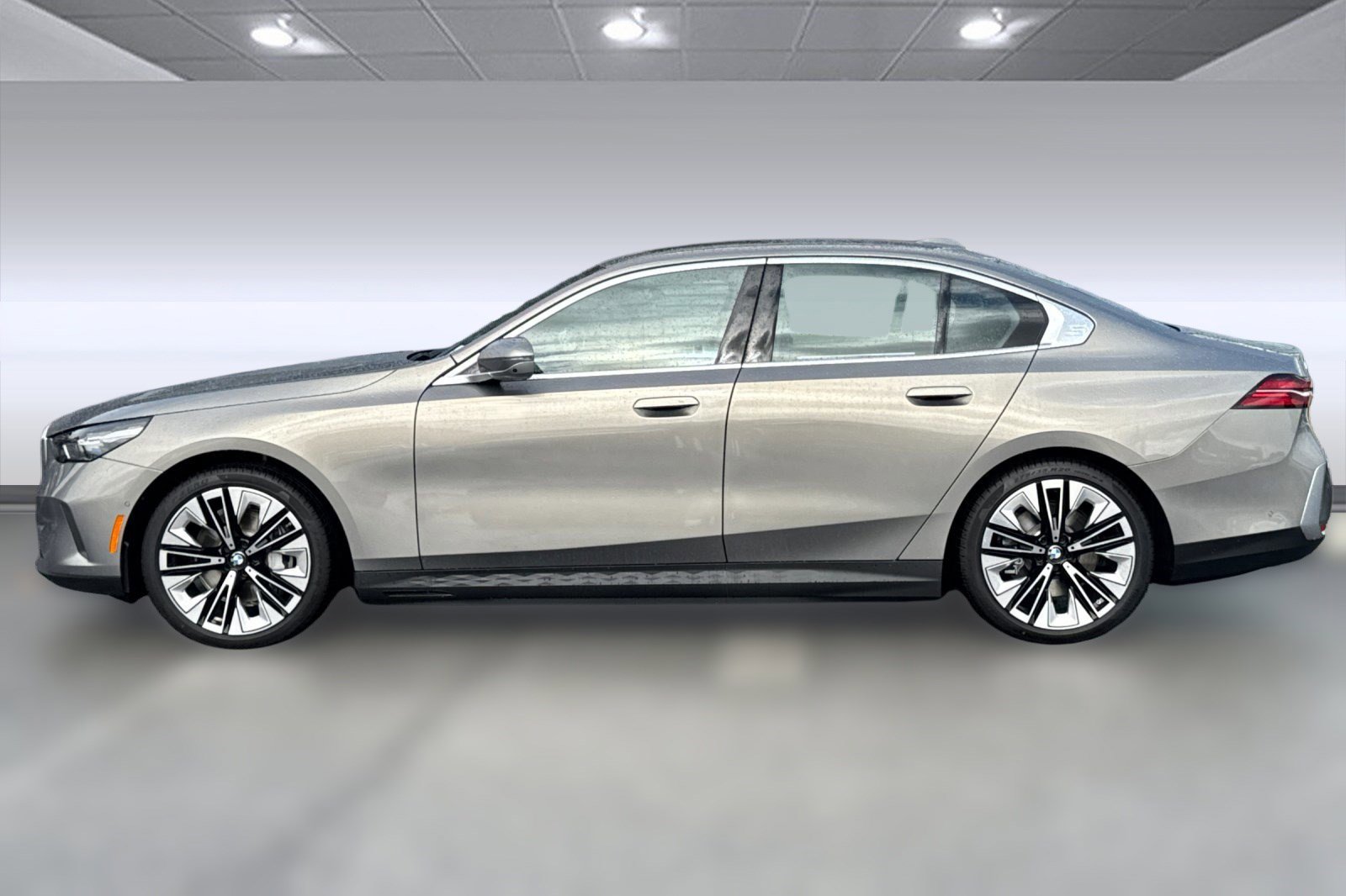 New 2026 BMW i5 eDrive40 image 2