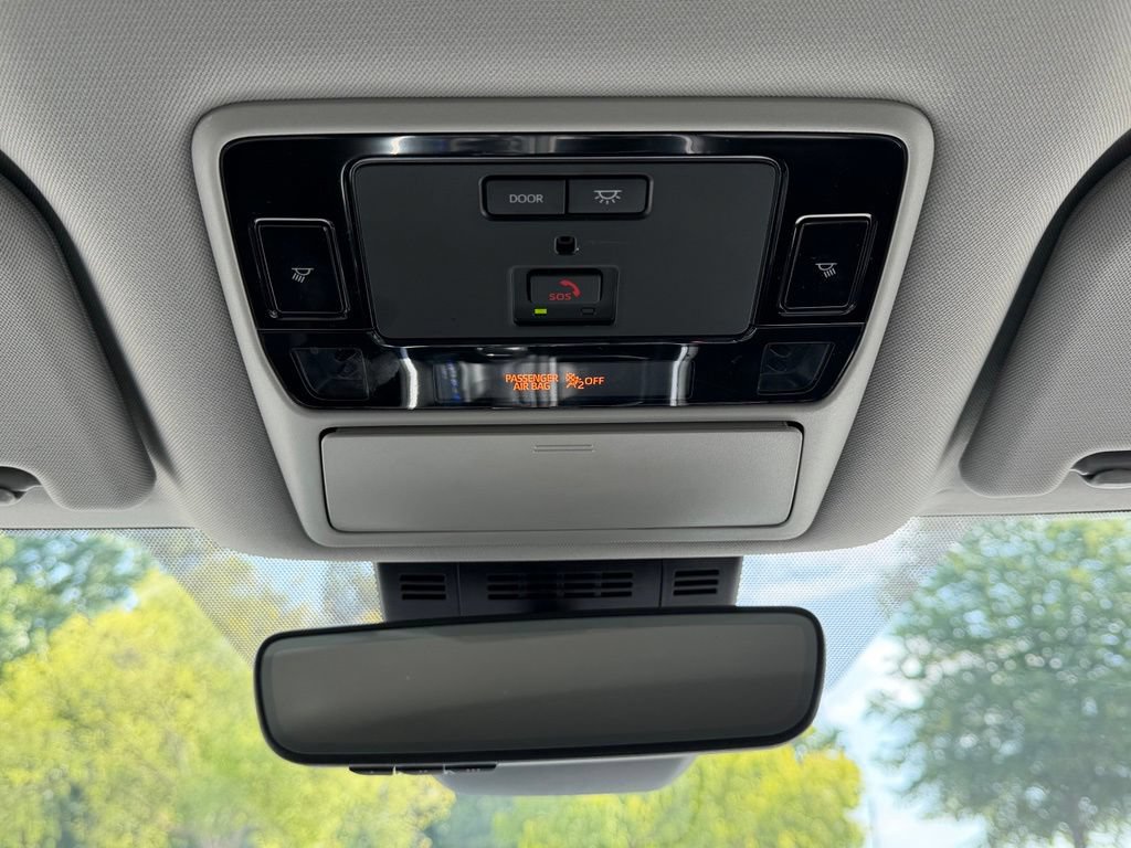 Used 2025 Toyota Grand Highlander AWD image 16