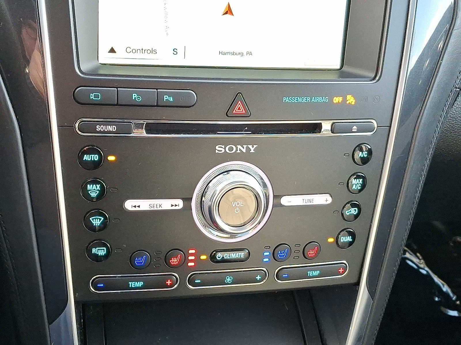 Certified 2018 Ford Explorer Platinum image 16