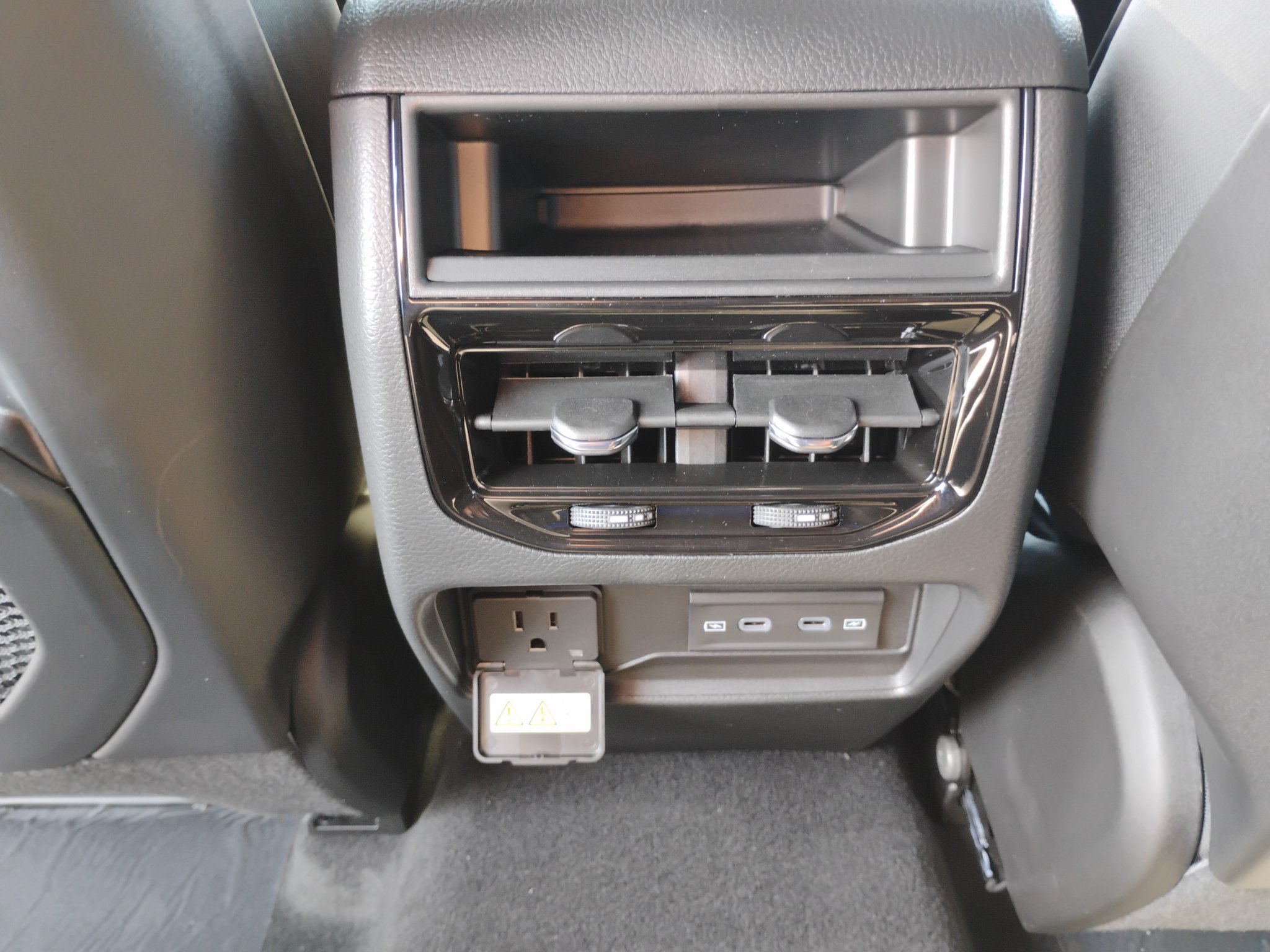 New 2027 Jeep Grand Cherokee Altitude AWD/4WD image 17