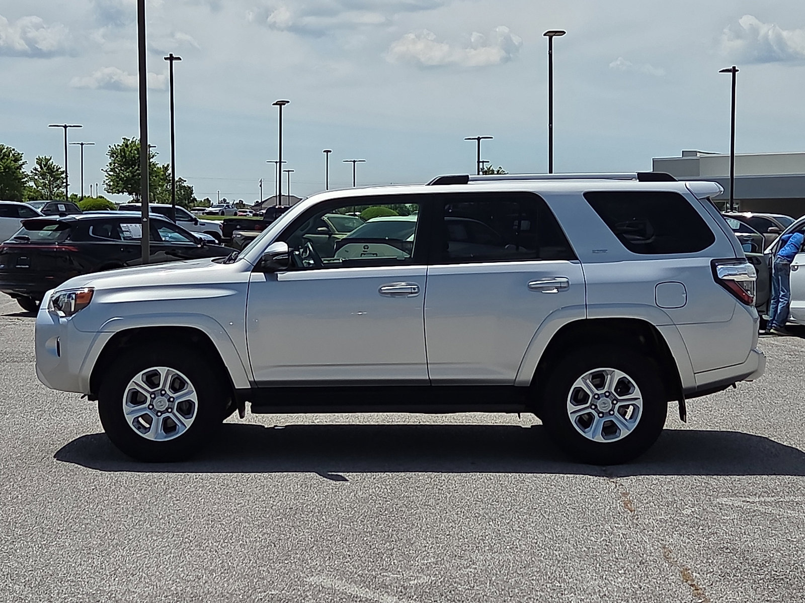 Used 2022 Toyota 4Runner SR5 Premium AWD/4WD image 3