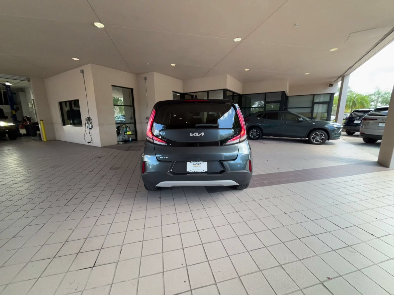 Used 2025 Kia Soul LX w/ LX Technology Package FWD image 12