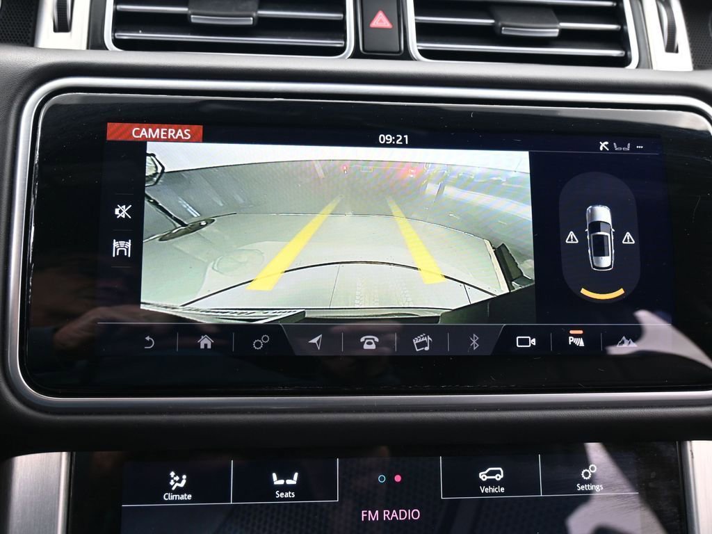 Used 2020 Land Rover Range Rover HSE image 21