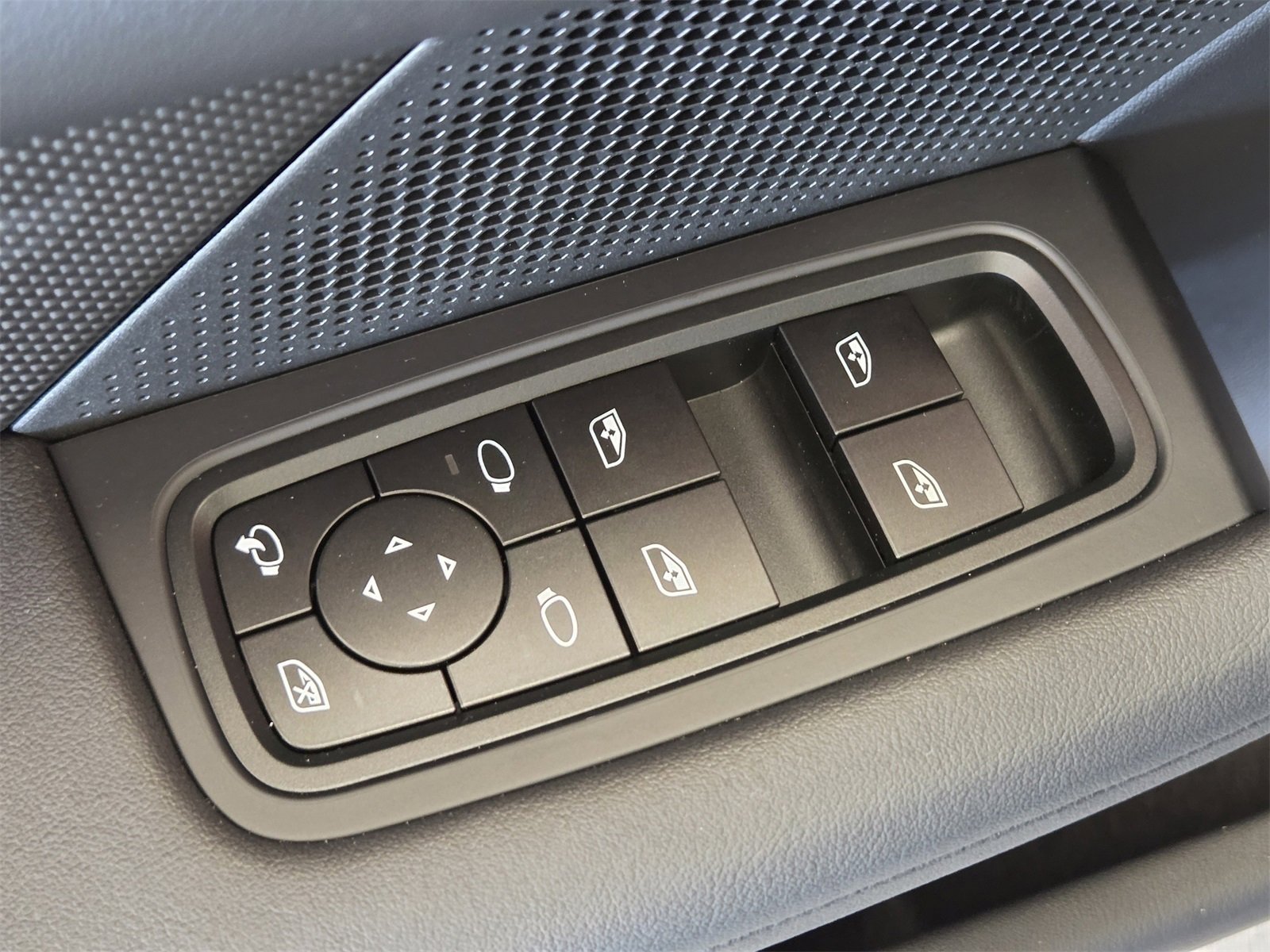 Used 2025 Porsche Taycan Turbo S image 15