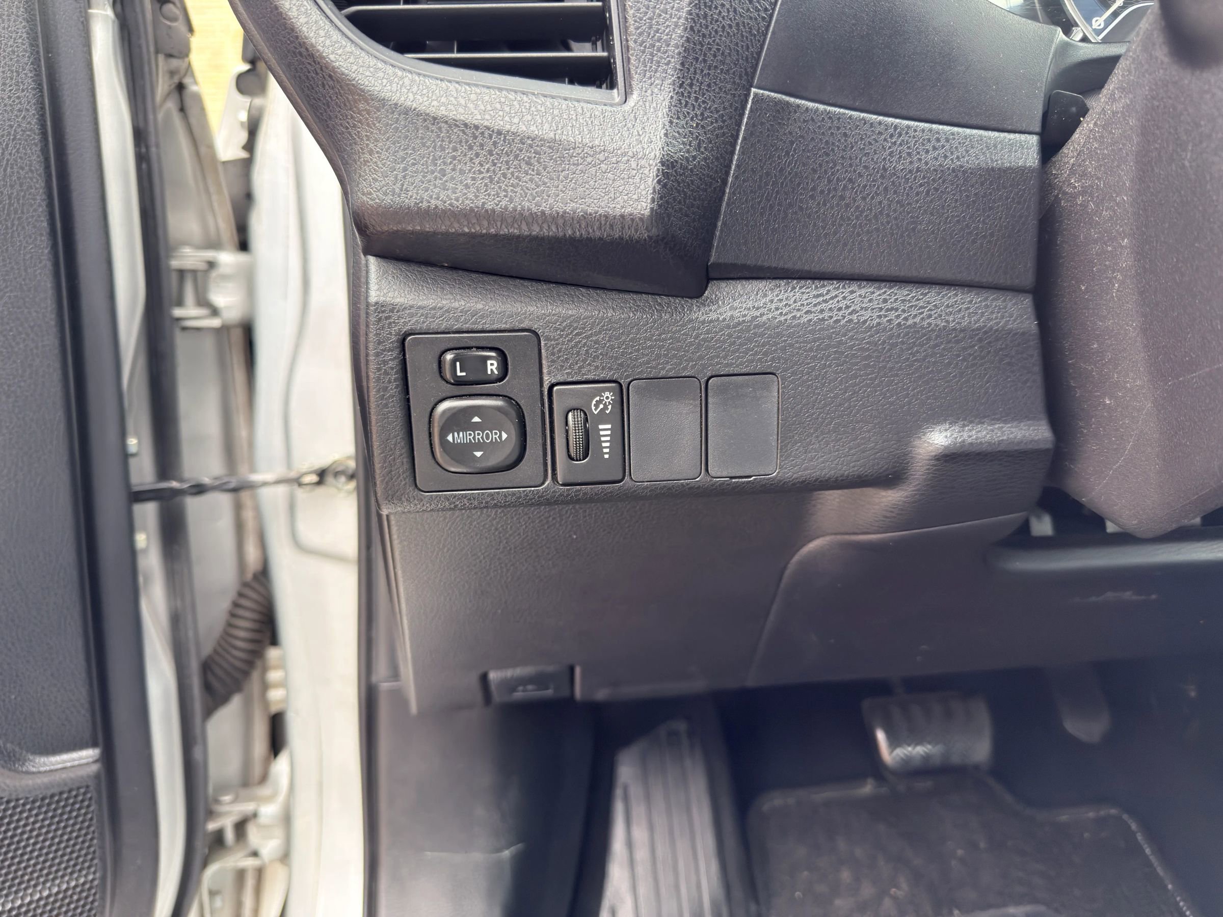 Used 2016 Toyota Corolla L FWD image 22