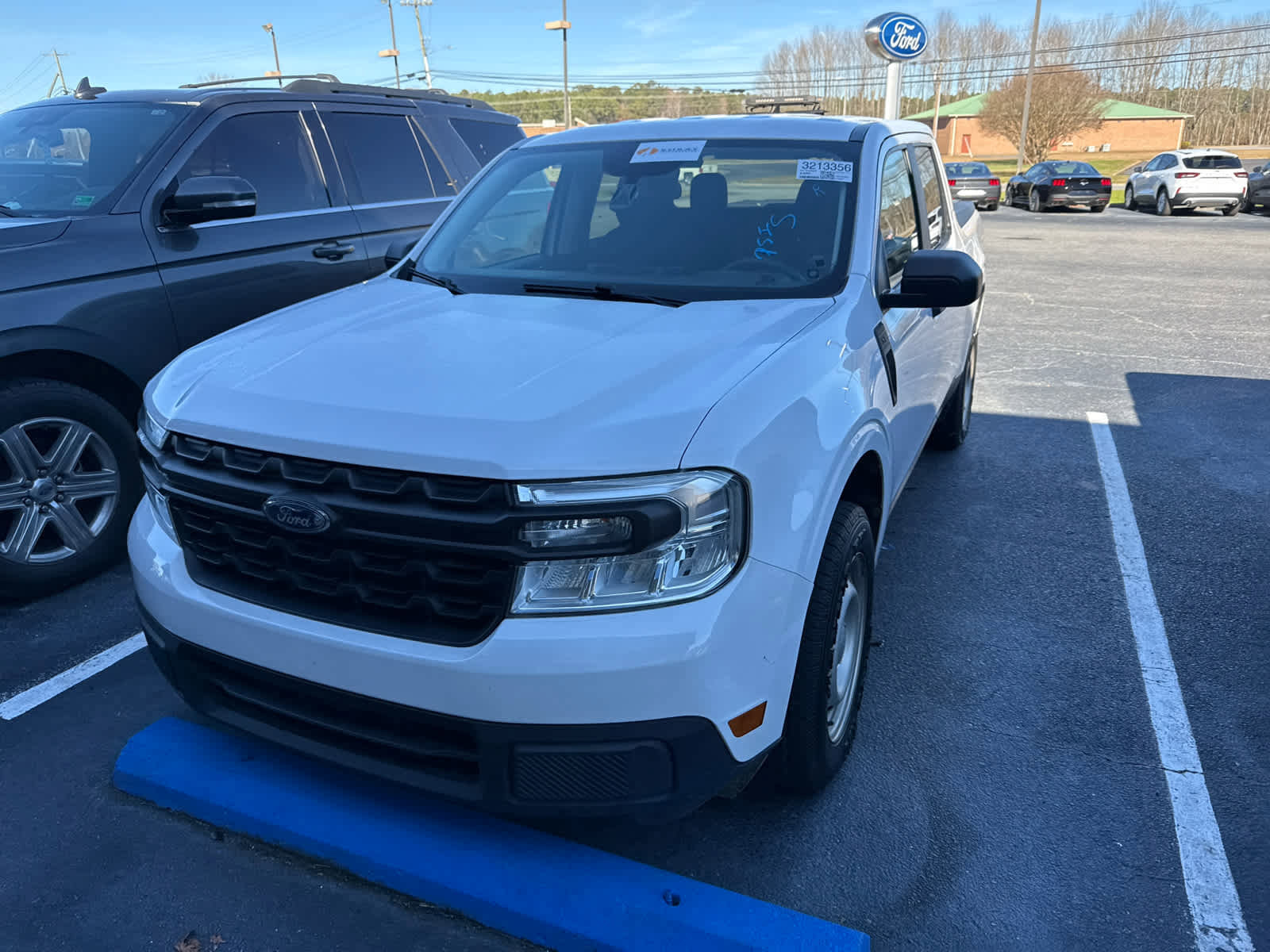 Used 2022 Ford Maverick XL image 3