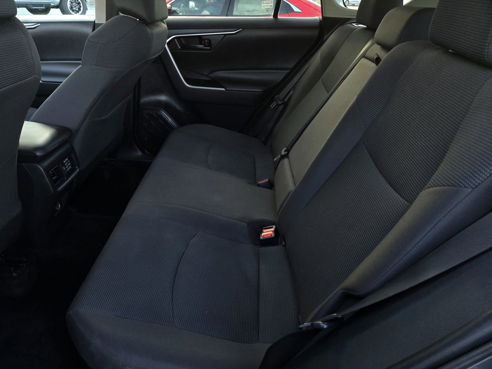 Used 2021 Toyota RAV4 LE image 11