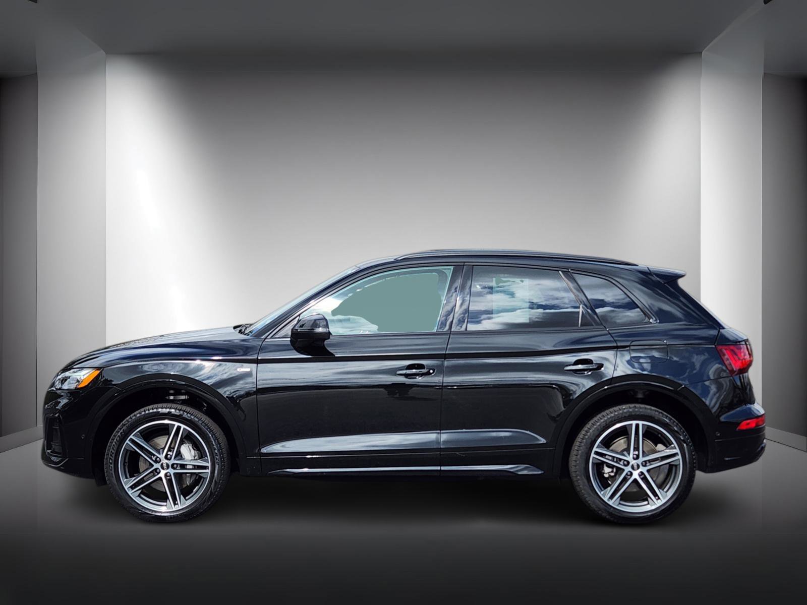 Used 2023 Audi Q5 e Prestige AWD/4WD image 2