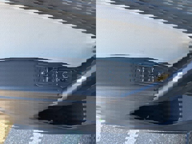 Certified 2021 Volkswagen Tiguan SE R-Line image 18