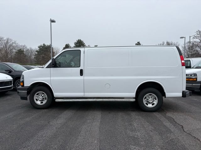 Used 2024 Chevrolet Express 2500 w/ Driver Convenience Package RWD image 2