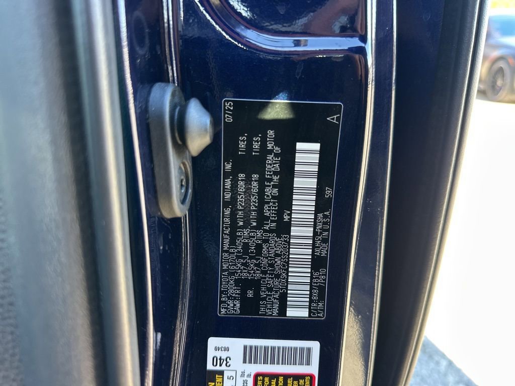 Used 2025 Toyota Sienna XSE AWD/4WD image 38