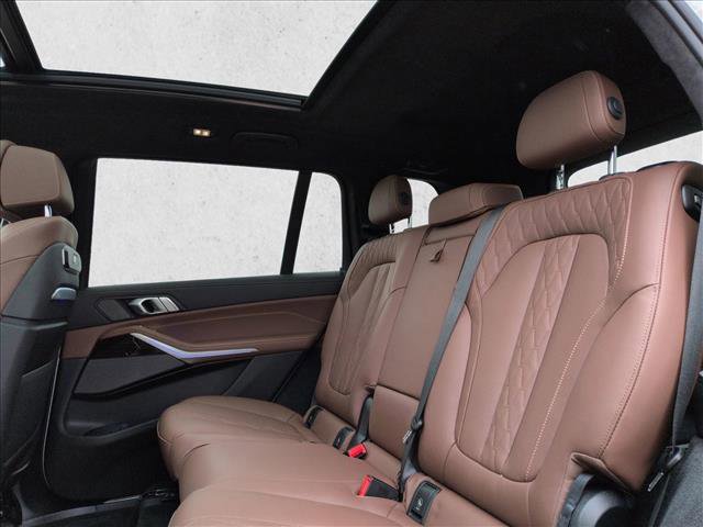 Used 2024 BMW X7 M60i image 21