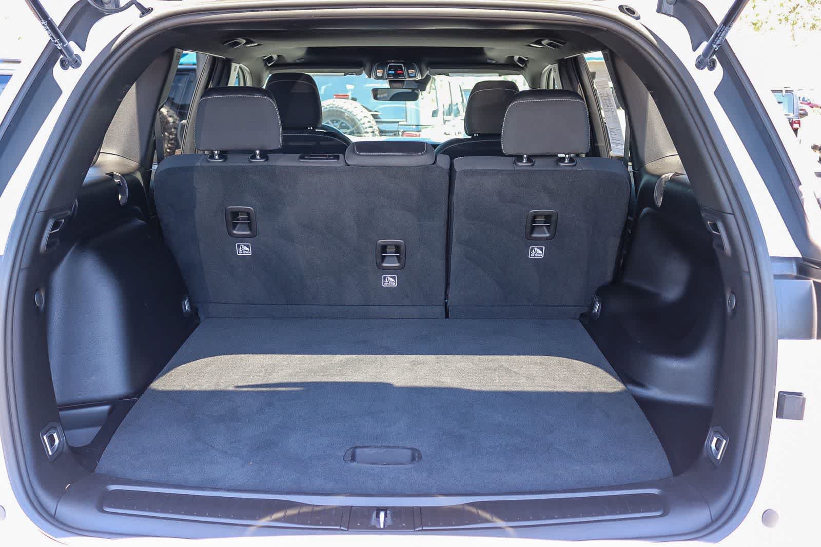 Used 2025 Jeep Grand Cherokee Laredo X RWD image 26
