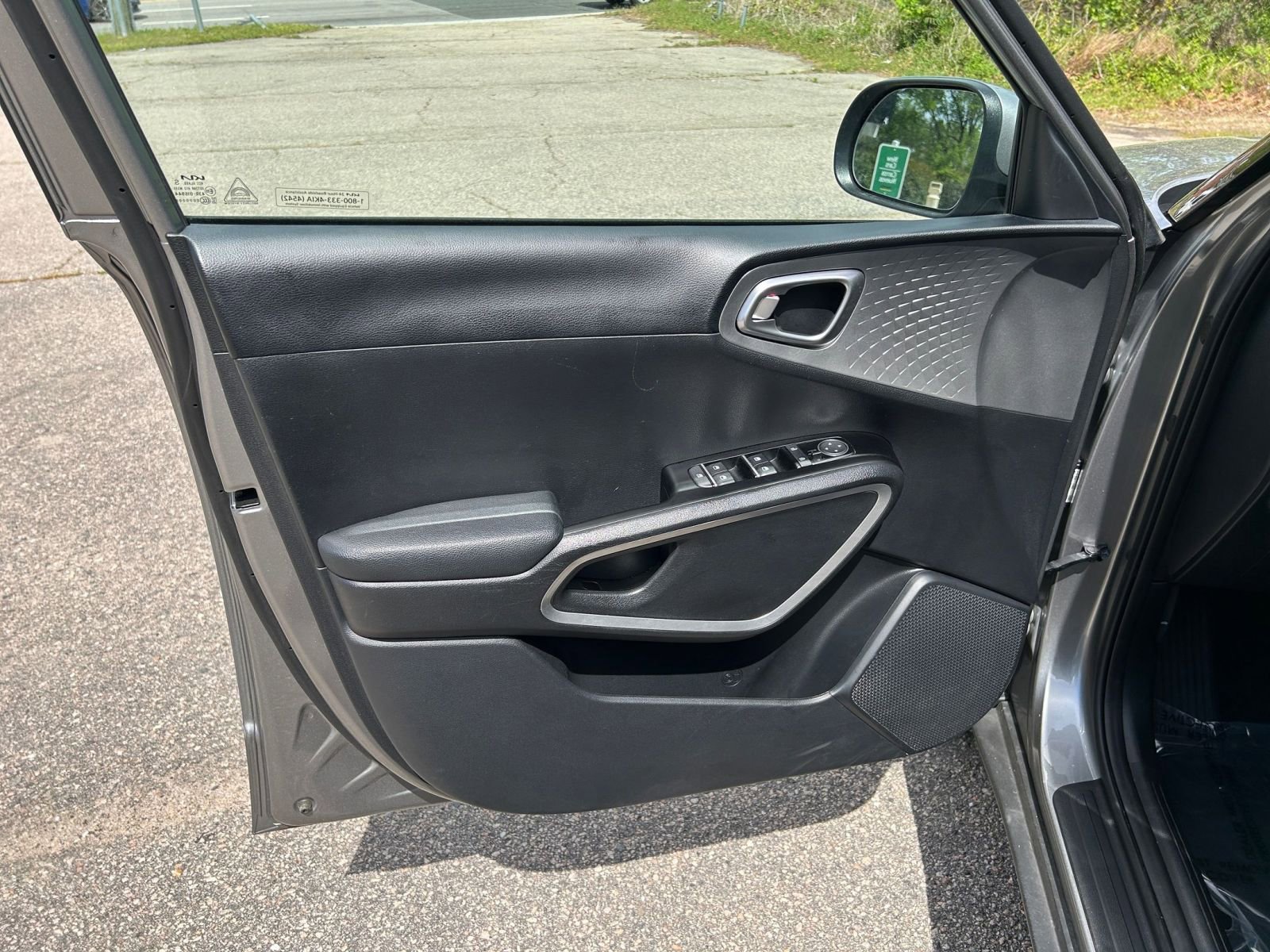 Used 2025 Kia Soul LX w/ LX Technology Package image 18