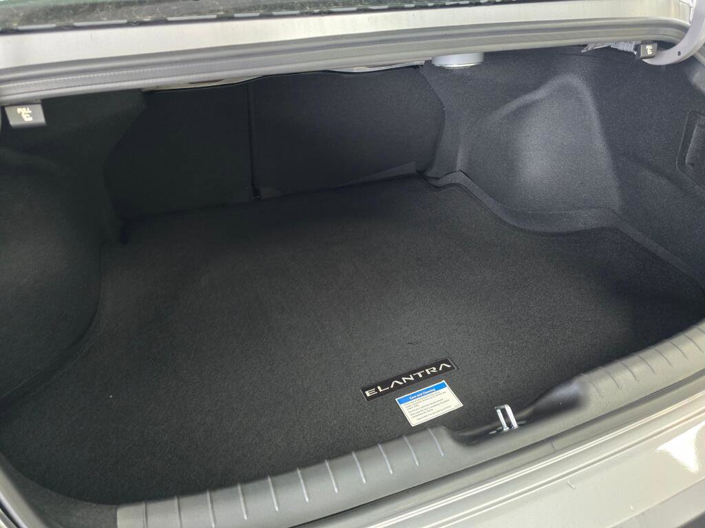 New 2026 Hyundai Elantra Limited image 18