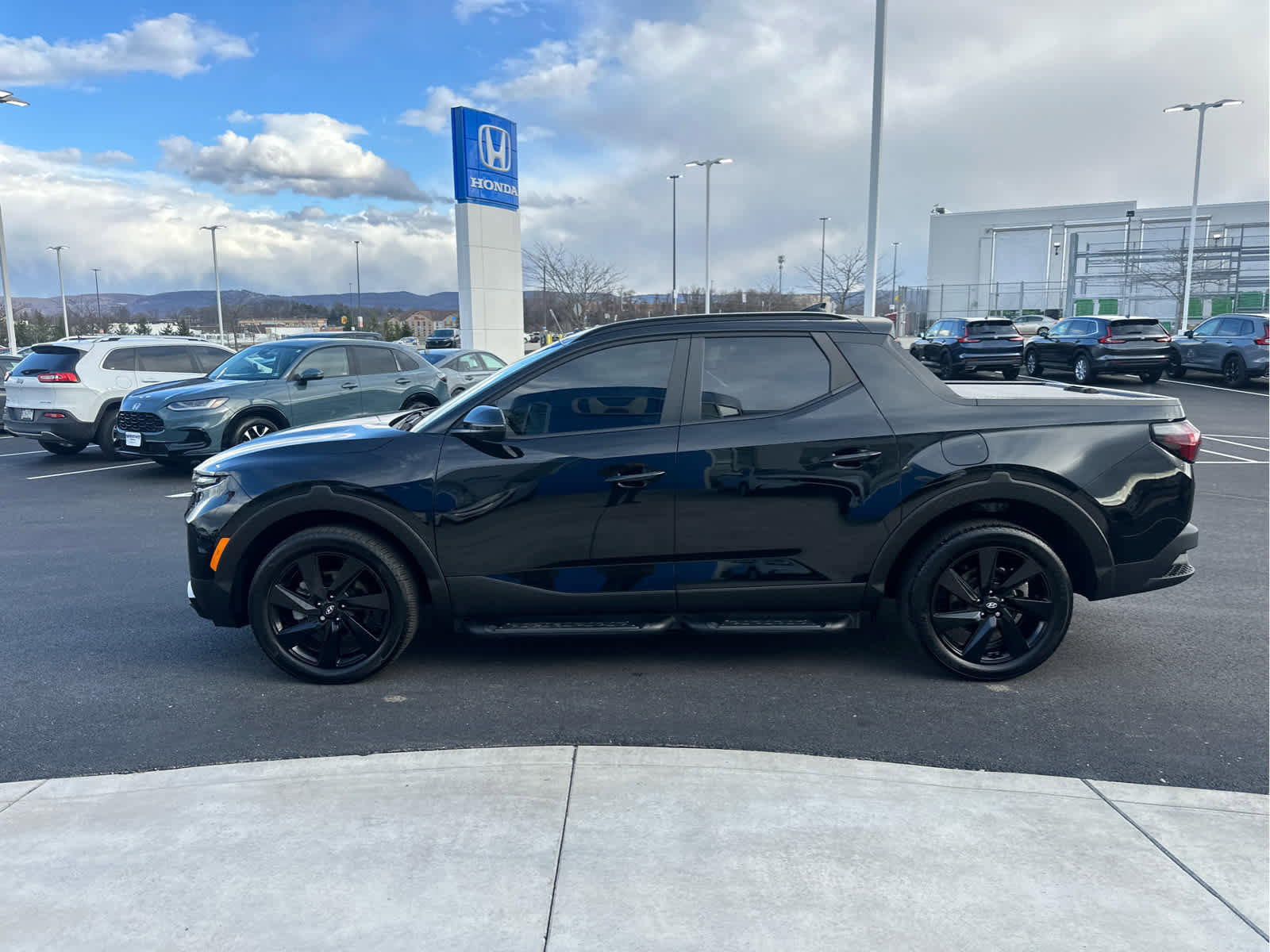 Used 2024 Hyundai Santa Cruz Night image 5