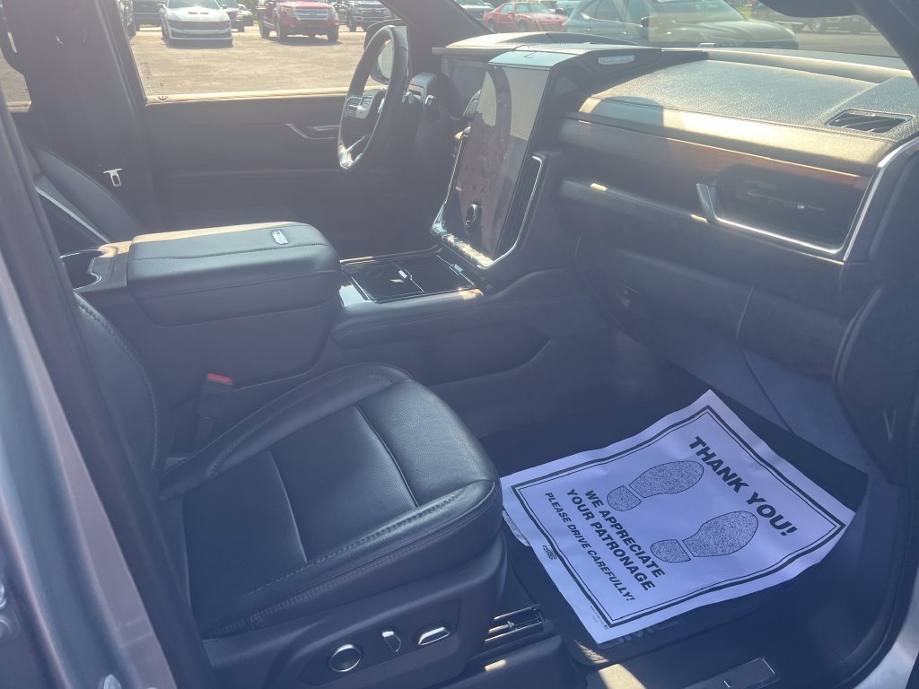 Used 2025 GMC Yukon Denali AWD/4WD image 29