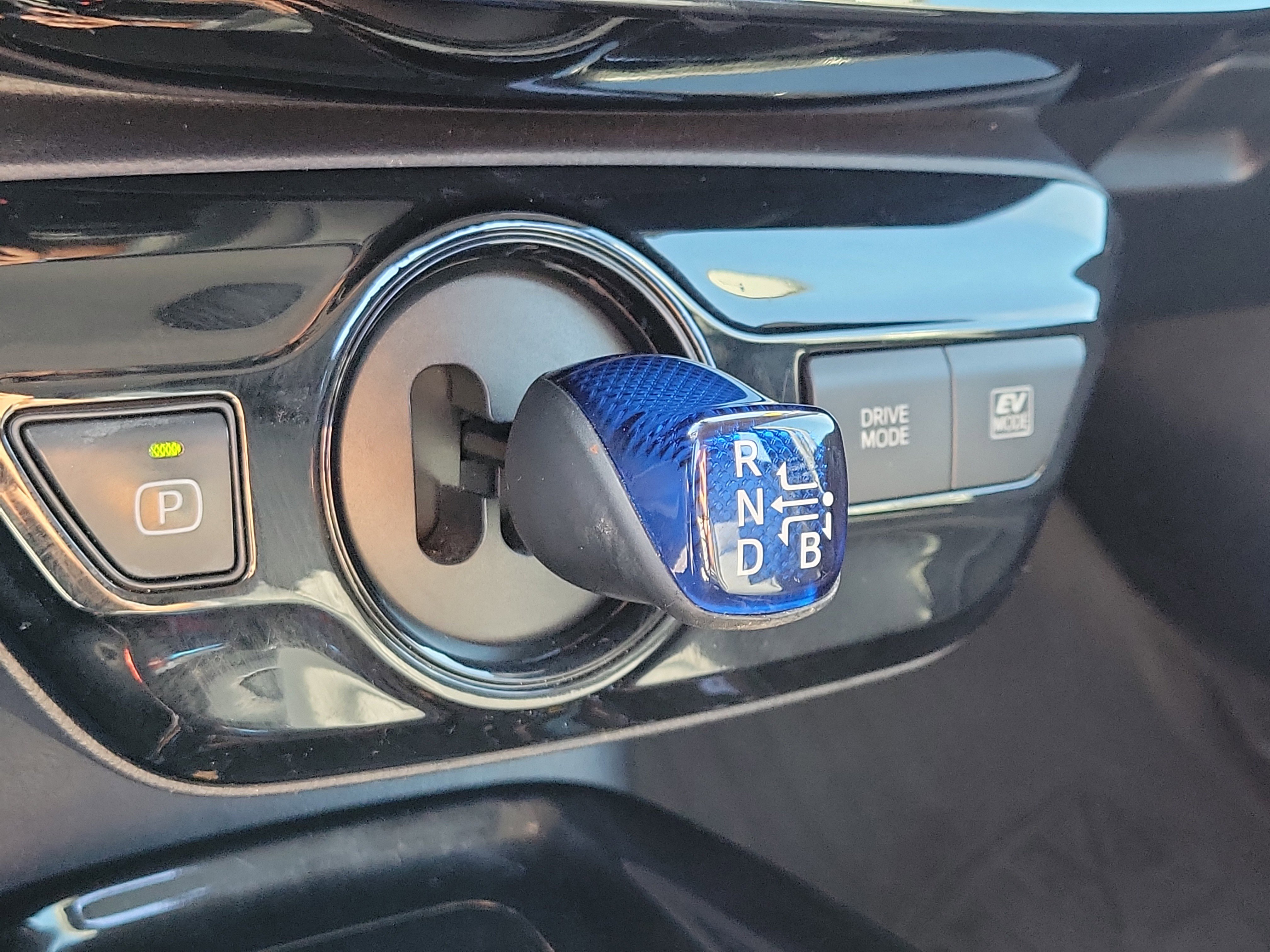 Used 2019 Toyota Prius XLE AWD/4WD image 26