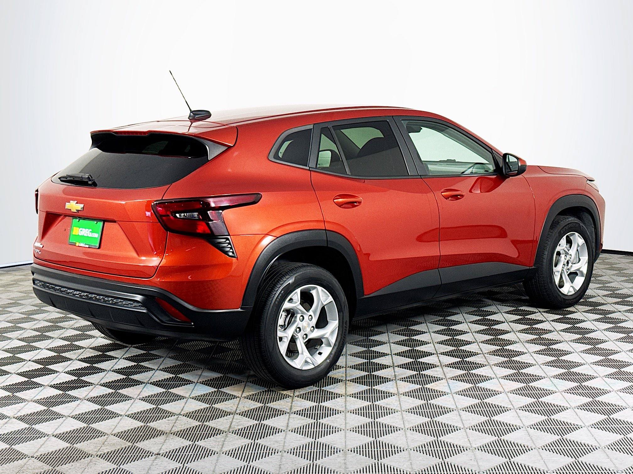Used 2024 Chevrolet Trax LS w/ LS Convenience Package FWD image 8