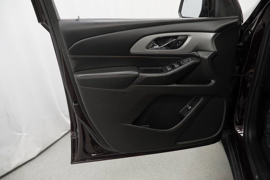 Used 2021 Chevrolet Traverse LT image 39