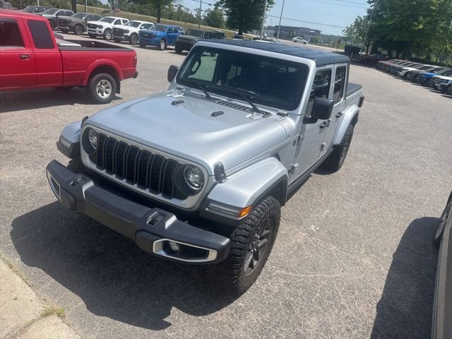 Used 2024 Jeep Gladiator Sport AWD/4WD image 3