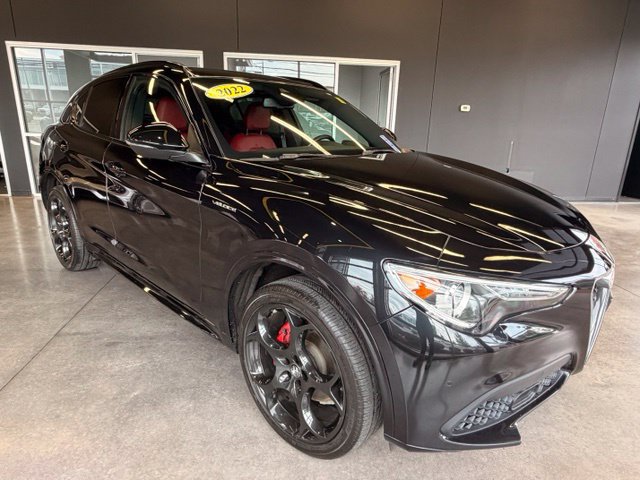 Used 2022 Alfa Romeo Stelvio Veloce AWD/4WD image 7