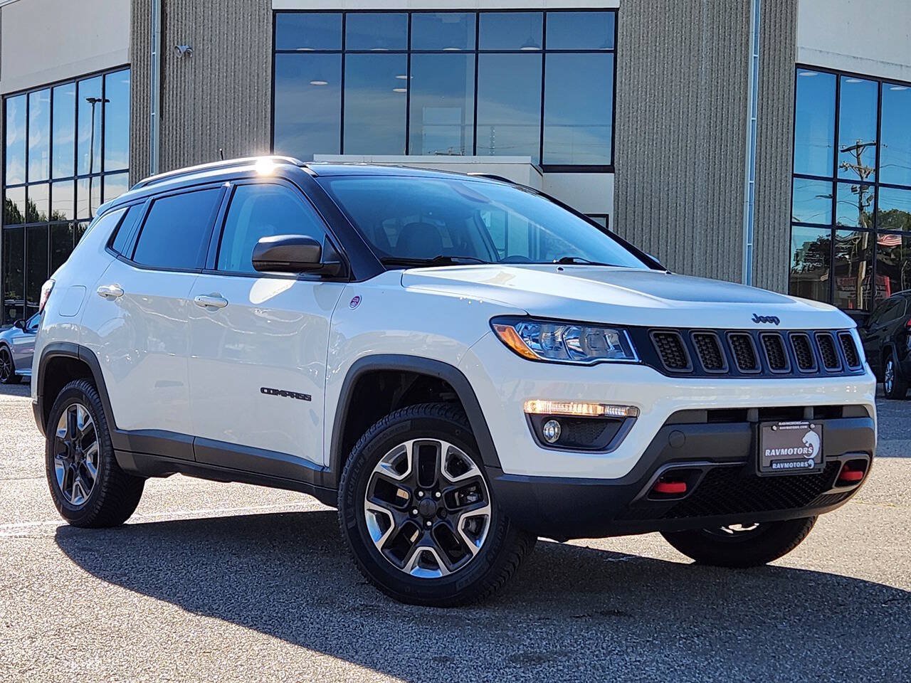 Used 2018 Jeep Compass Trailhawk w/ Leather Interior Group AWD/4WD image 28